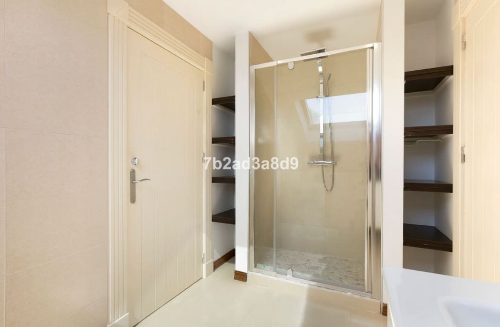 6 sovrum Villa till salu i Sotogrande med pool garage - 1 550 000 € (Ref: 9616346)