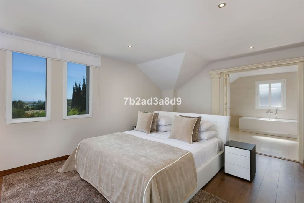 6 sovrum Villa till salu i Sotogrande med pool garage - 1 550 000 € (Ref: 9616346)