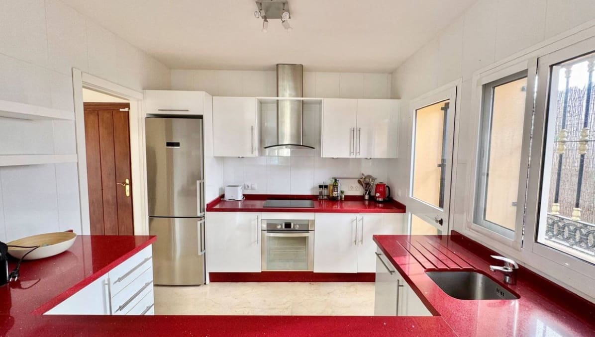 3 quarto Moradia para venda em Marbella com piscina garagem - 730 000 € (Ref: 9616347)