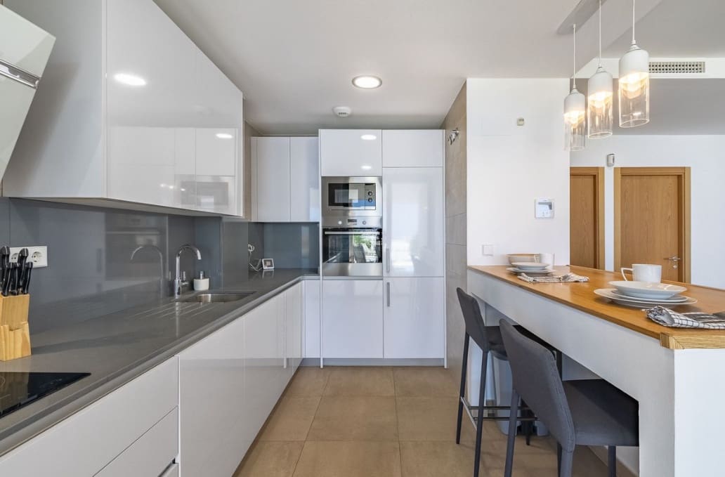 4 soveværelse Villa til salg i Sotogrande med swimmingpool garage - € 1.150.000 (Ref: 9616350)