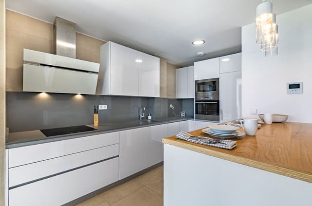 4 sovrum Villa till salu i Sotogrande, San Roque med pool garage - 1 150 000 € (Ref: 9616350)