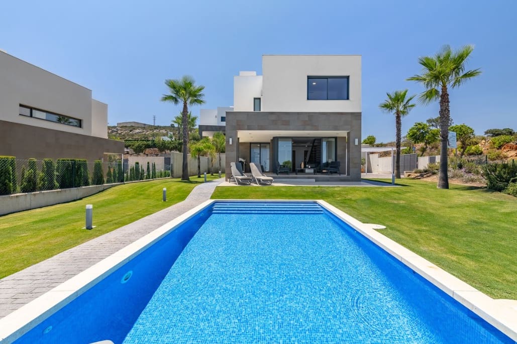 4 soveværelse Villa til salg i Sotogrande med swimmingpool garage - € 1.150.000 (Ref: 9616350)