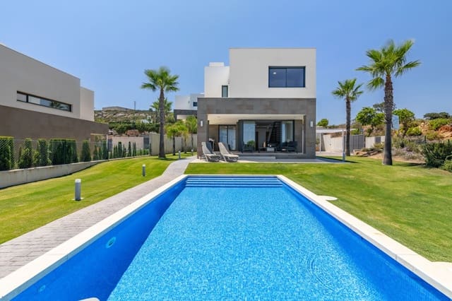 4 soveværelse Villa til salg i Sotogrande, San Roque med swimmingpool garage - € 1.150.000 (Ref: 9616350)