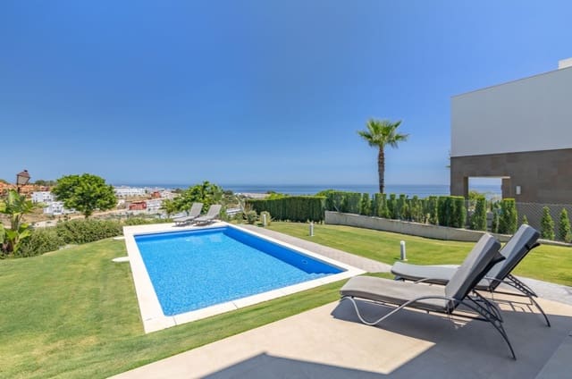 4 soveværelse Villa til salg i Sotogrande, San Roque med swimmingpool garage - € 1.150.000 (Ref: 9616350)