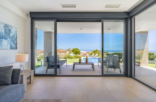 4 soveværelse Villa til salg i Sotogrande, San Roque med swimmingpool garage - € 1.150.000 (Ref: 9616350)