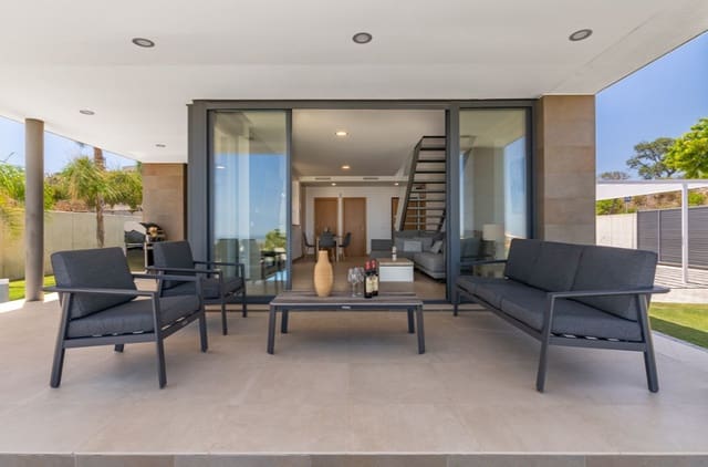 4 soveværelse Villa til salg i Sotogrande, San Roque med swimmingpool garage - € 1.150.000 (Ref: 9616350)