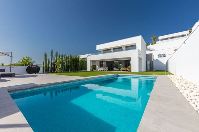 4 makuuhuone Huvila myytävänä paikassa Manilva mukana uima-altaan 
autotalli - 1 298 000 € (Ref: 9616351)