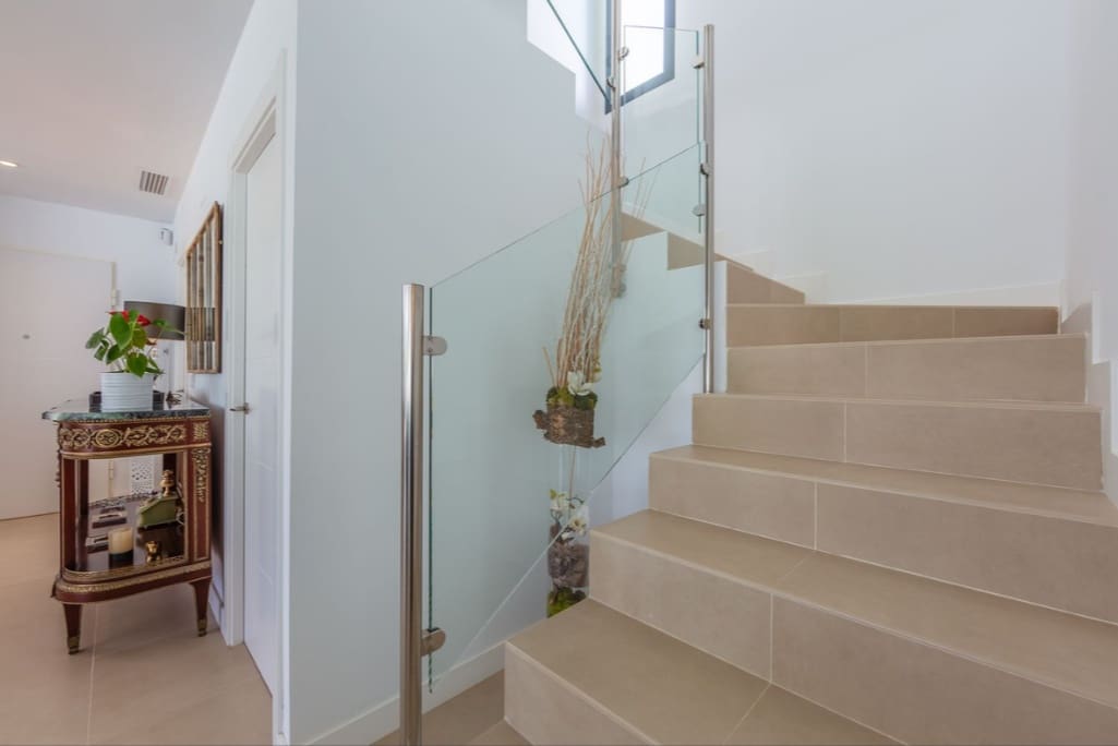 4 bedroom Villa for sale in Manilva with pool garage - € 1,298,000 (Ref: 9616351)