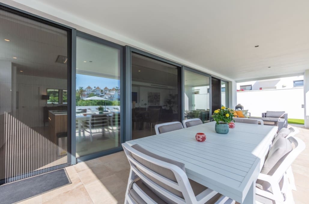 4 bedroom Villa for sale in Manilva with pool garage - € 1,298,000 (Ref: 9616351)