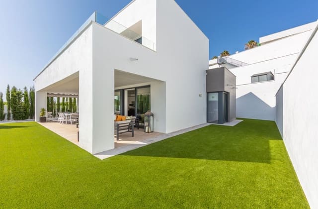 4 makuuhuone Huvila myytävänä paikassa Manilva mukana uima-altaan 
autotalli - 1 298 000 € (Ref: 9616351)