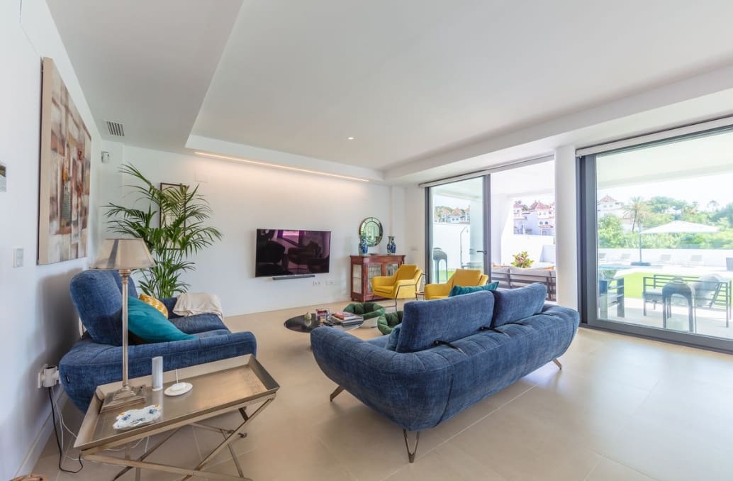 4 bedroom Villa for sale in Manilva with pool garage - € 1,298,000 (Ref: 9616351)