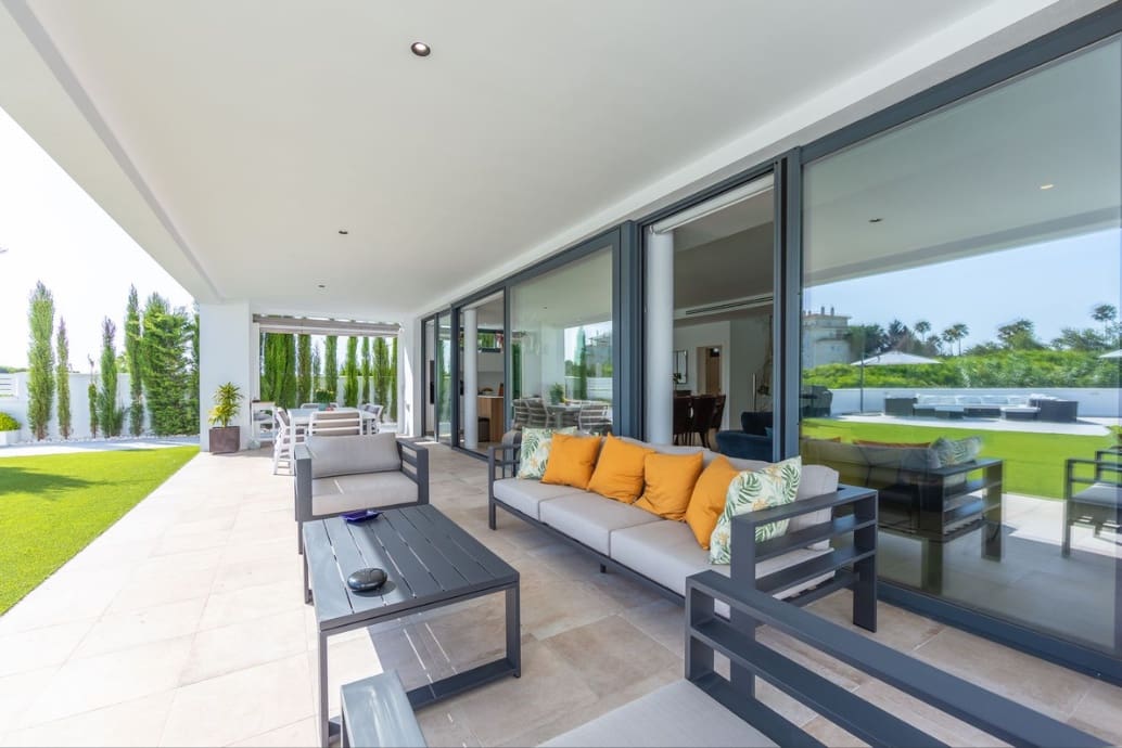 4 bedroom Villa for sale in Manilva with pool garage - € 1,298,000 (Ref: 9616351)