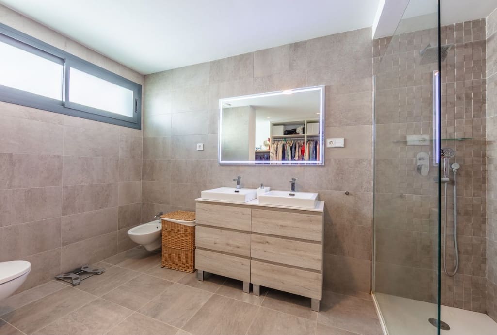 4 bedroom Villa for sale in Manilva with pool garage - € 1,298,000 (Ref: 9616351)