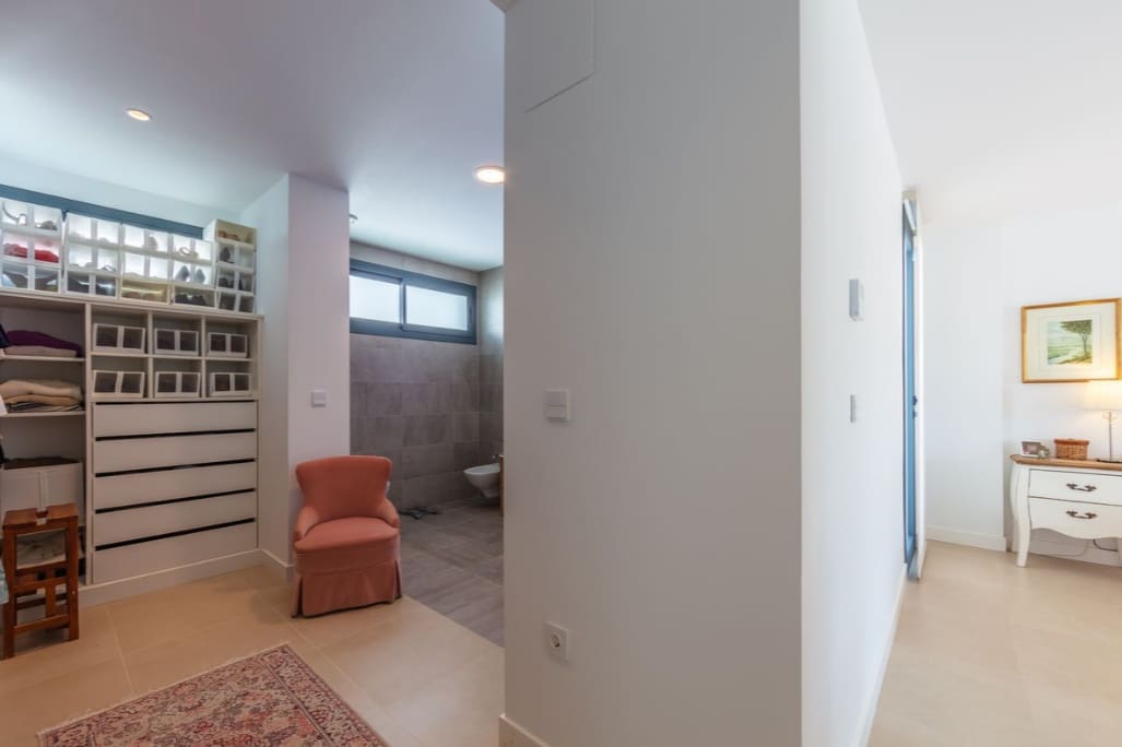 4 bedroom Villa for sale in Manilva with pool garage - € 1,298,000 (Ref: 9616351)