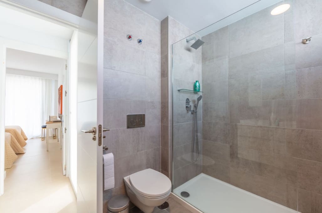 4 bedroom Villa for sale in Manilva with pool garage - € 1,298,000 (Ref: 9616351)