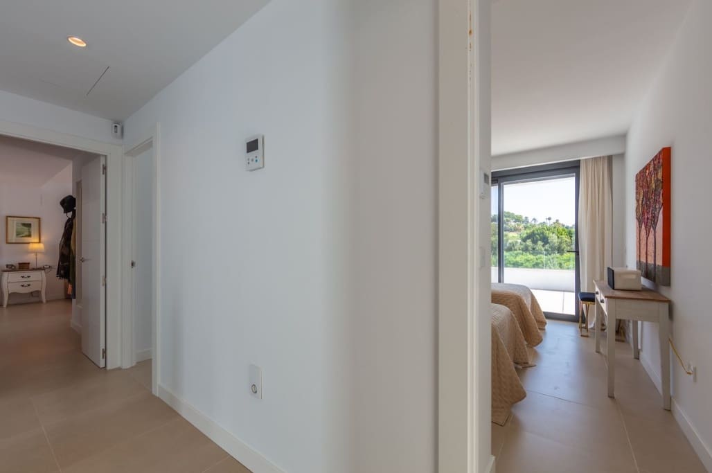 4 bedroom Villa for sale in Manilva with pool garage - € 1,298,000 (Ref: 9616351)