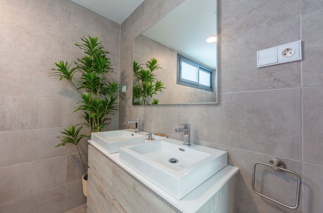 4 bedroom Villa for sale in Manilva with pool garage - € 1,298,000 (Ref: 9616351)