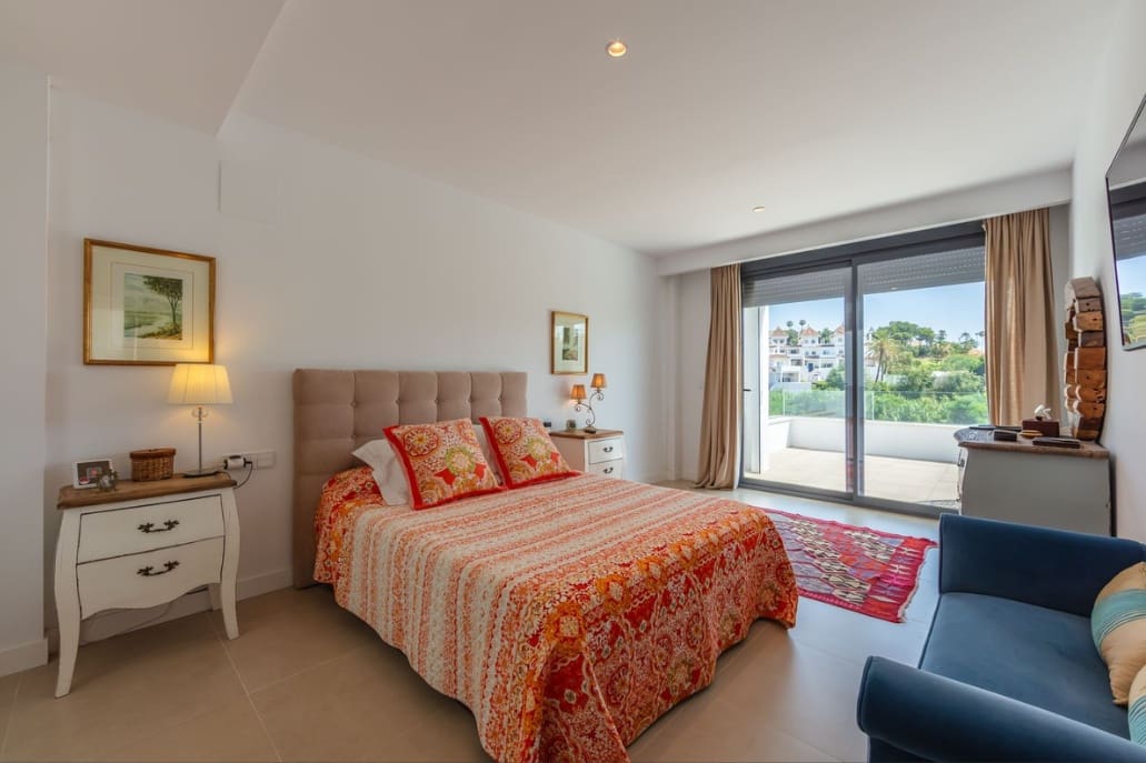 4 bedroom Villa for sale in Manilva with pool garage - € 1,298,000 (Ref: 9616351)