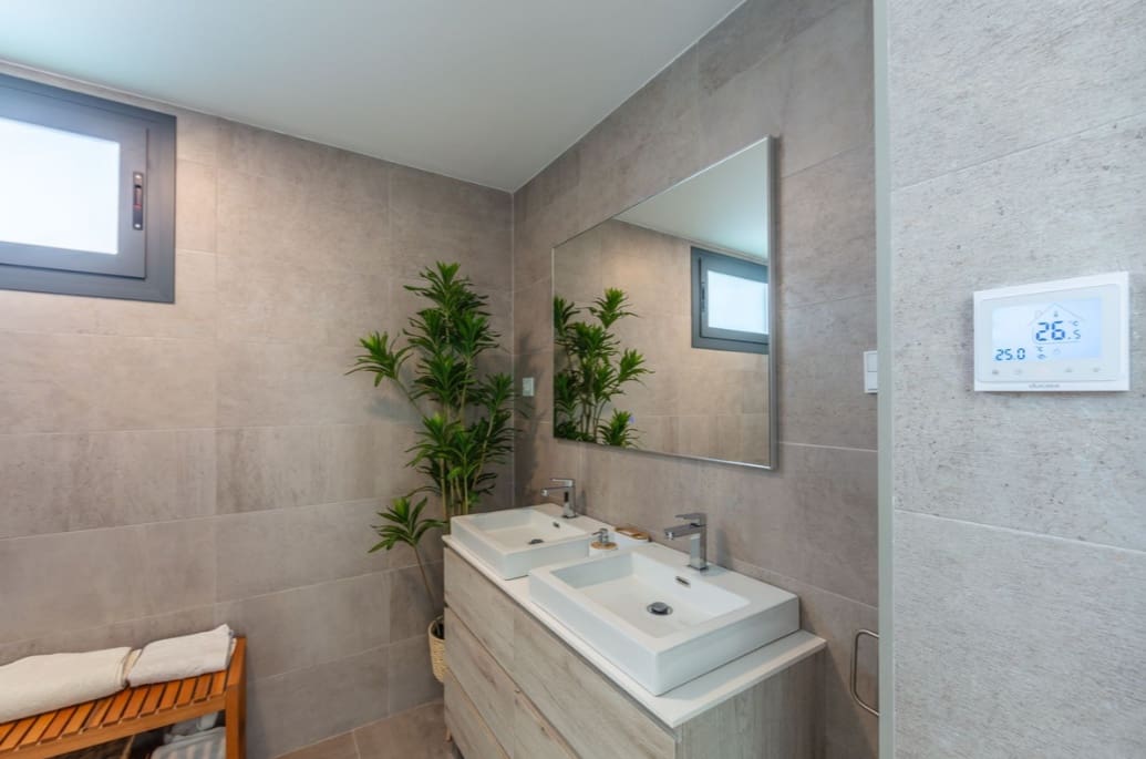 4 bedroom Villa for sale in Manilva with pool garage - € 1,298,000 (Ref: 9616351)