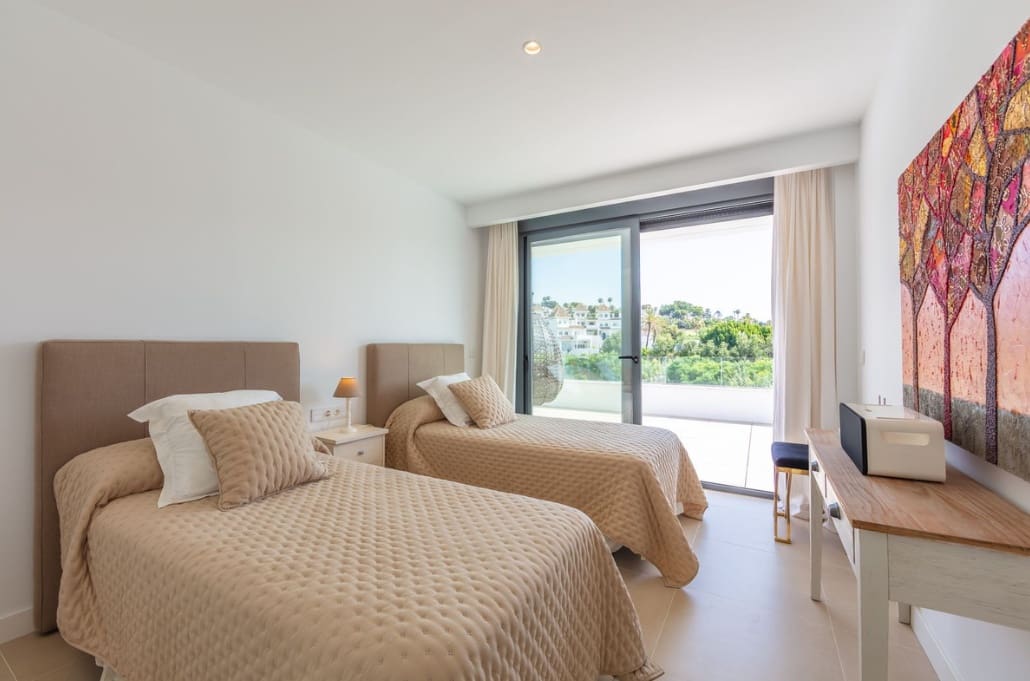 4 bedroom Villa for sale in Manilva with pool garage - € 1,298,000 (Ref: 9616351)