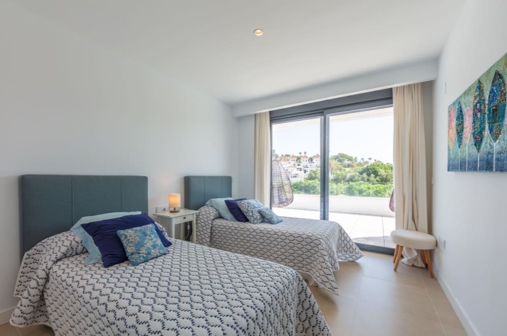 4 bedroom Villa for sale in Manilva with pool garage - € 1,298,000 (Ref: 9616351)