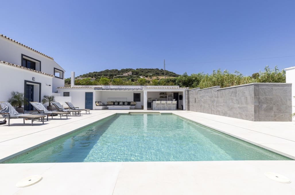 4 bedroom Villa for sale in Casares with pool garage - € 2,200,000 (Ref: 9616357)