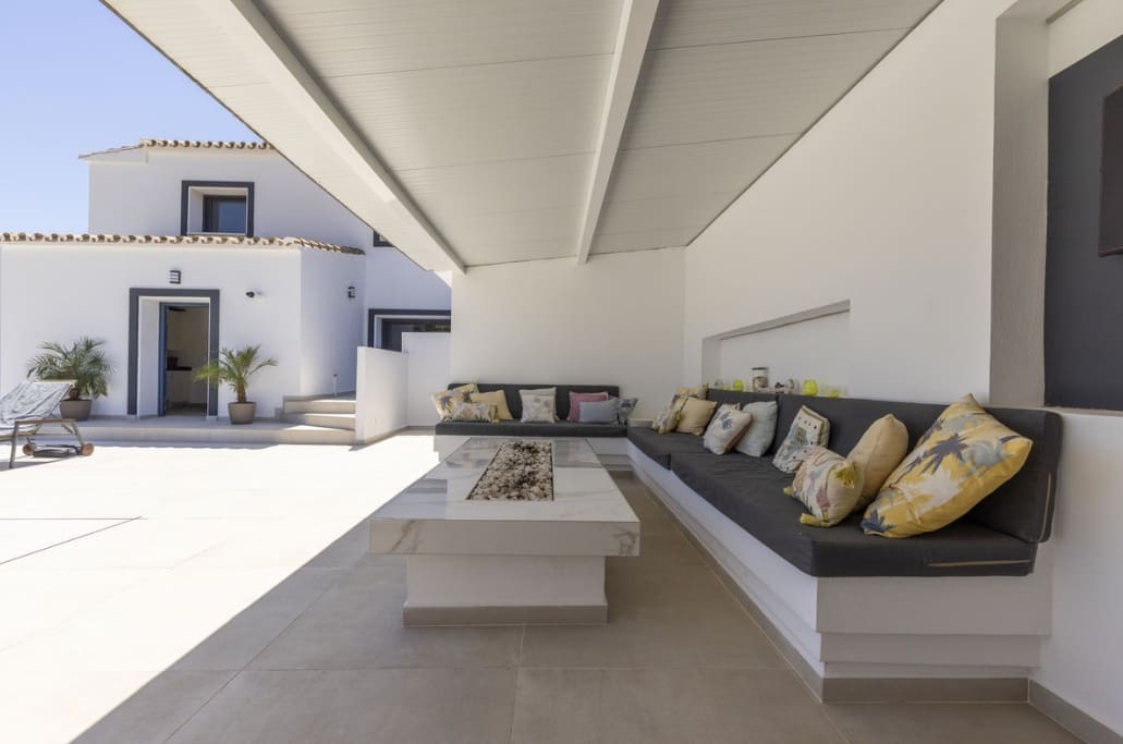 4 bedroom Villa for sale in Casares with pool garage - € 2,200,000 (Ref: 9616357)