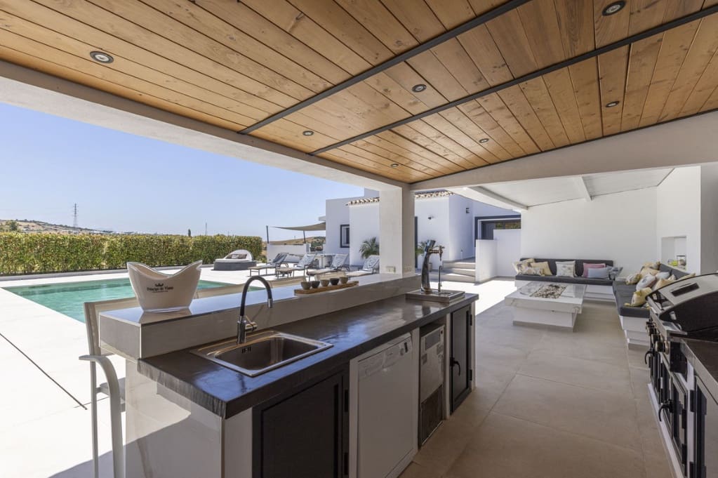 4 bedroom Villa for sale in Casares with pool garage - € 2,200,000 (Ref: 9616357)
