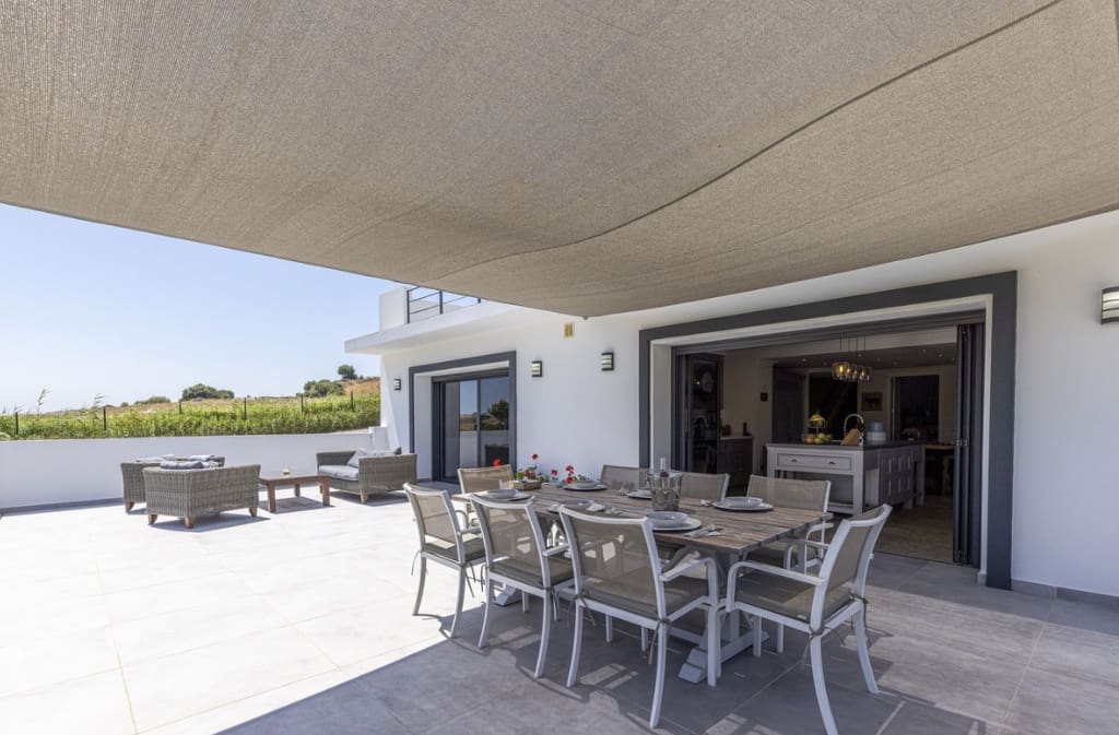4 bedroom Villa for sale in Casares with pool garage - € 2,200,000 (Ref: 9616357)