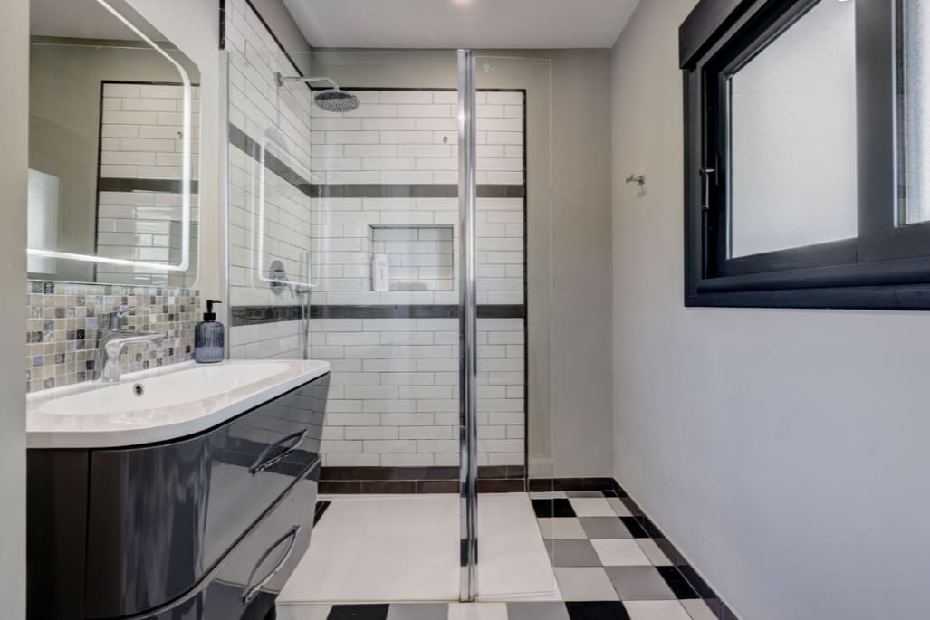 4 bedroom Villa for sale in Casares with pool garage - € 2,200,000 (Ref: 9616357)