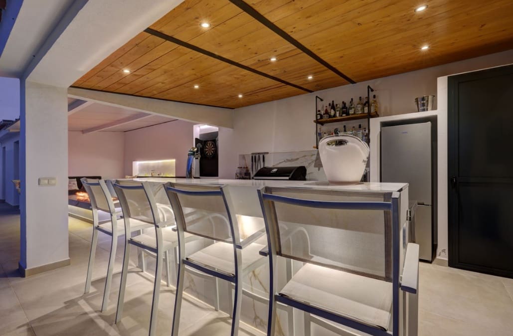 4 bedroom Villa for sale in Casares with pool garage - € 2,200,000 (Ref: 9616357)