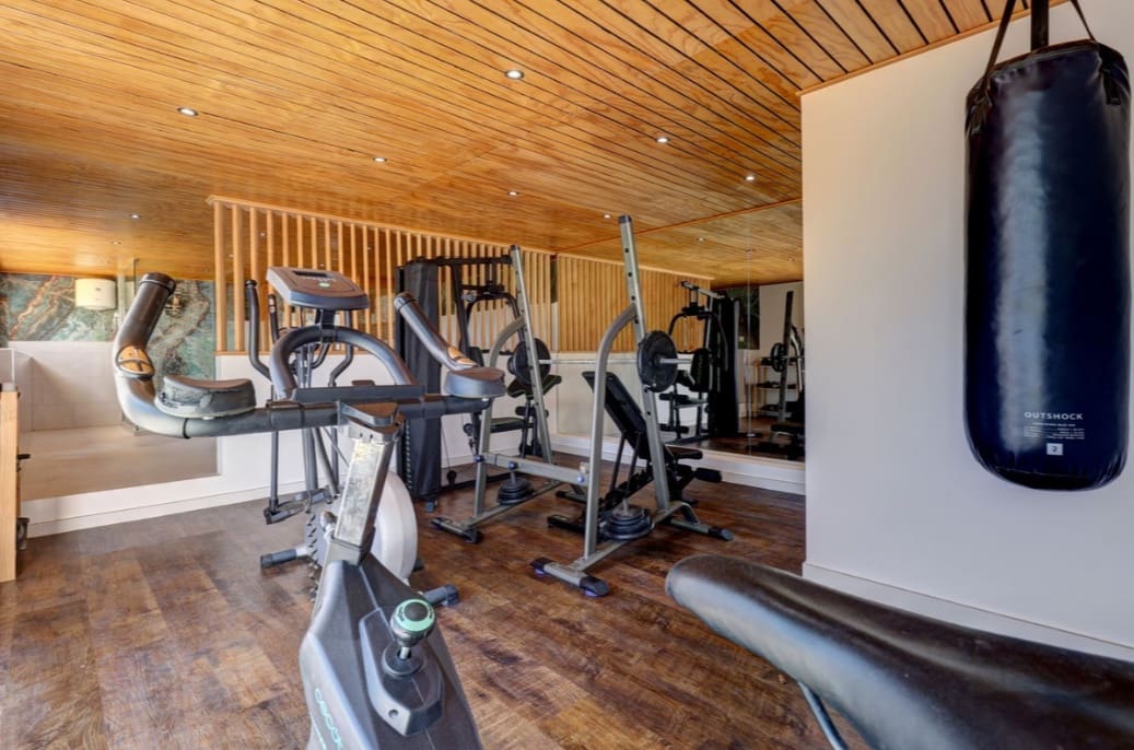 4 bedroom Villa for sale in Casares with pool garage - € 2,200,000 (Ref: 9616357)