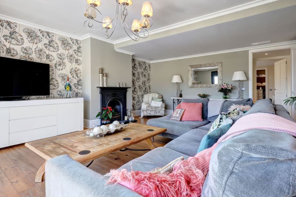 4 bedroom Villa for sale in Casares with pool garage - € 2,200,000 (Ref: 9616357)