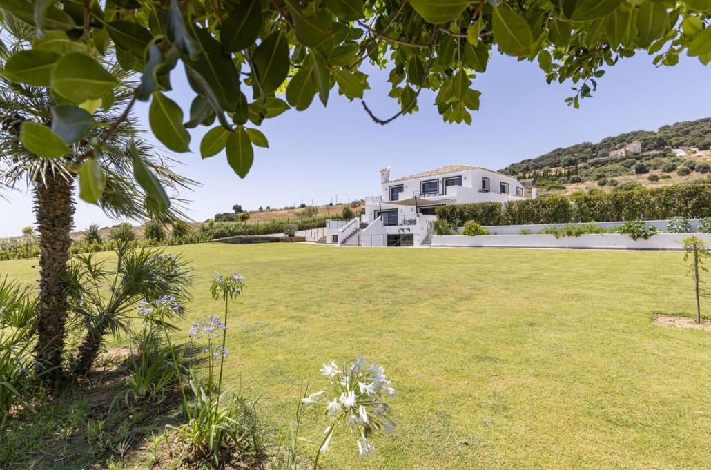 4 bedroom Villa for sale in Casares with pool garage - € 2,200,000 (Ref: 9616357)