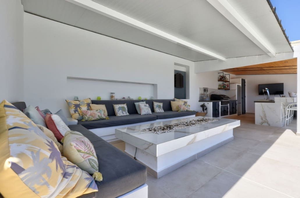 4 bedroom Villa for sale in Casares with pool garage - € 2,200,000 (Ref: 9616357)