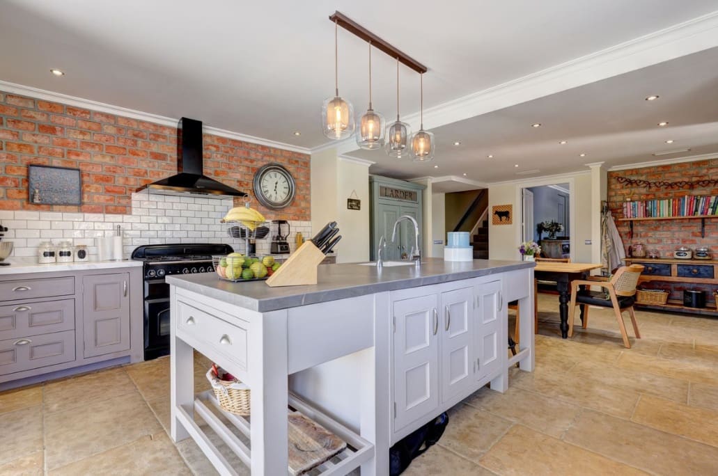 4 bedroom Villa for sale in Casares with pool garage - € 2,200,000 (Ref: 9616357)