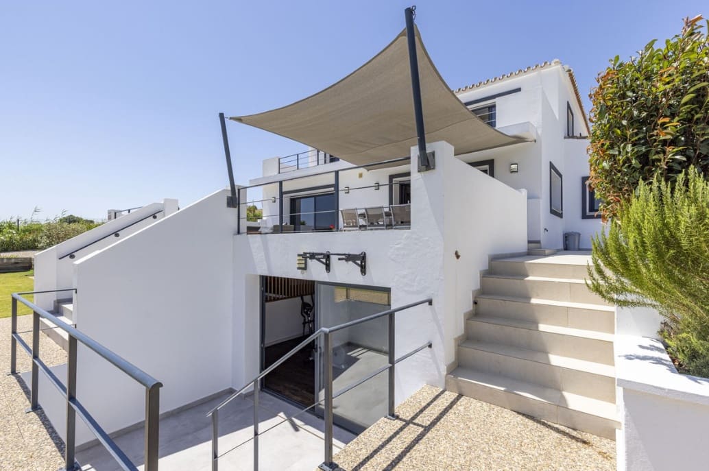 4 bedroom Villa for sale in Casares with pool garage - € 2,200,000 (Ref: 9616357)