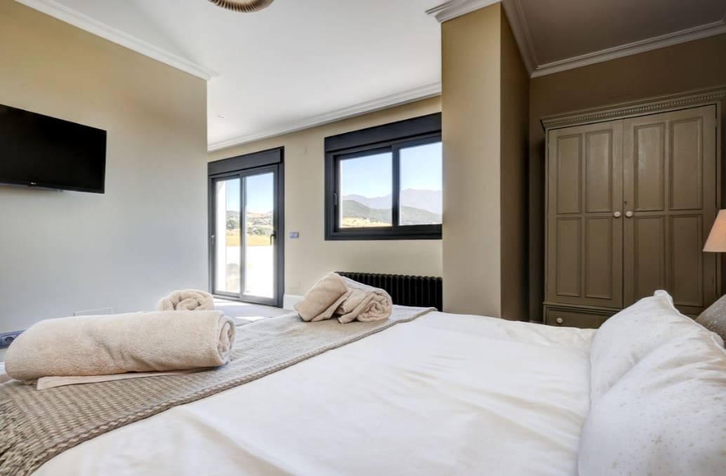 4 bedroom Villa for sale in Casares with pool garage - € 2,200,000 (Ref: 9616357)