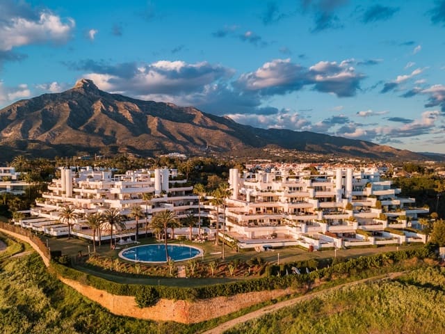 3 bedroom Apartment for sale in Marbella with pool garage - € 1,350,000 (Ref: 9616359)