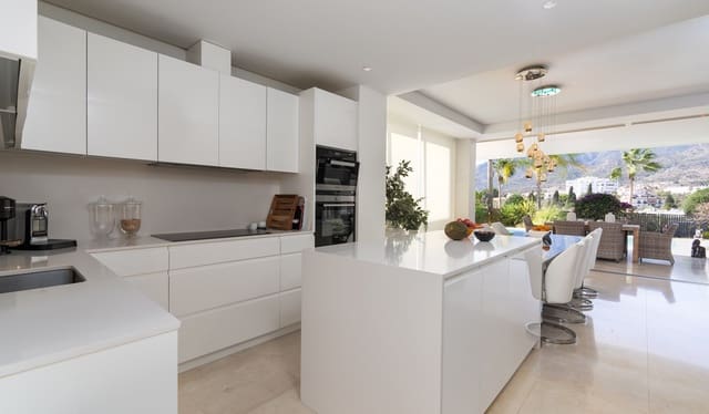 3 Zimmer Villa zu verkaufen in Marbella mit Pool Garage - 2.295.000 € (Ref: 9616360)