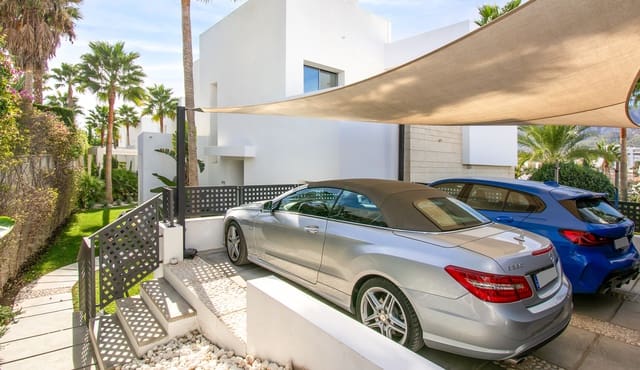 3 makuuhuone Huvila myytävänä paikassa Marbella mukana uima-altaan 
autotalli - 2 150 000 € (Ref: 9616360)