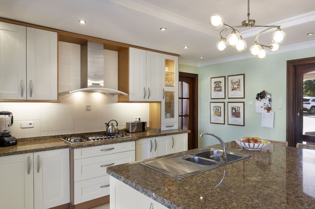 4 Zimmer Villa zu verkaufen in Coin mit Pool Garage - 950.000 € (Ref: 9616362)