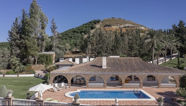 4 bedroom Villa for sale in Coín with pool garage - € 950,000 (Ref: 9616362)