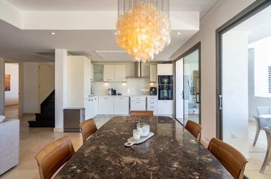3 soveværelse Penthouse til salg i Marbella med swimmingpool garage - € 1.250.000 (Ref: 9616363)