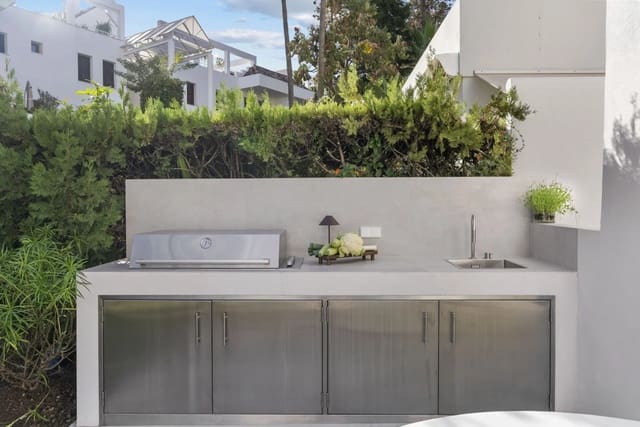 4 Zimmer Apartment zu verkaufen in Marbella mit Pool Garage - 2.250.000 € (Ref: 9616366)