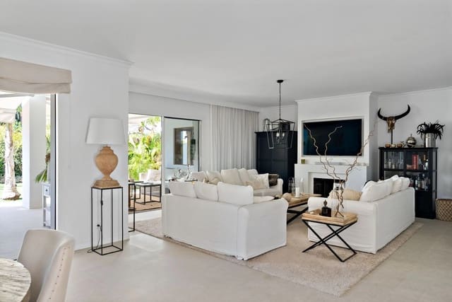 3 makuuhuone Omakotitalo myytävänä paikassa Marbella mukana uima-altaan 
autotalli - 1 995 000 € (Ref: 9616367)