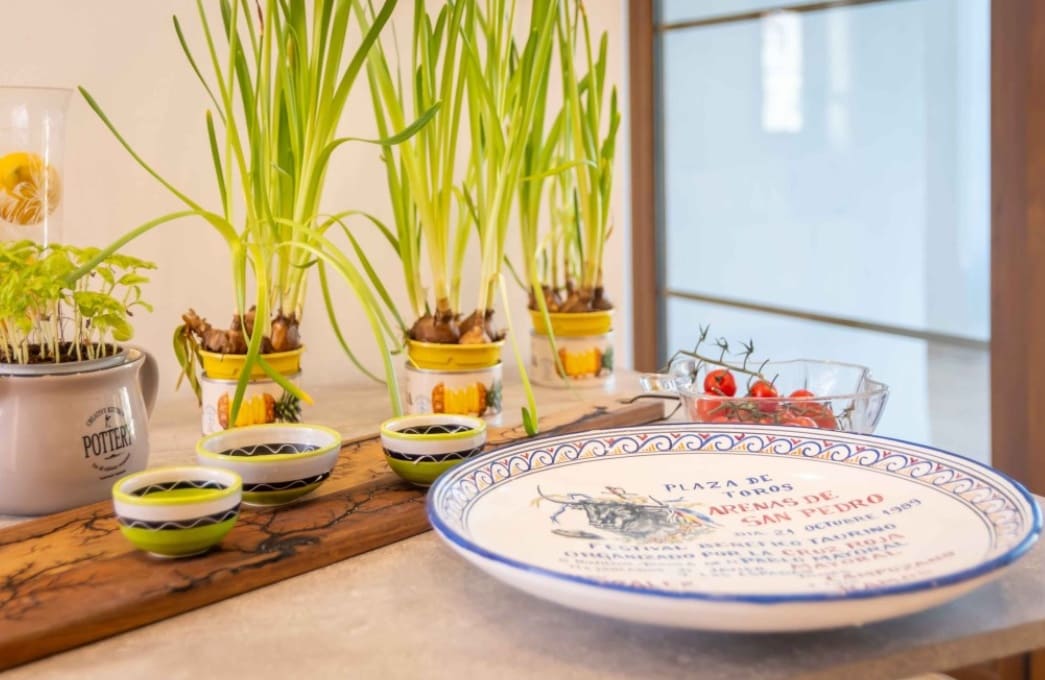 4 bedroom Villa for sale in New Golden Mile with pool garage - € 1,299,000 (Ref: 9616368)