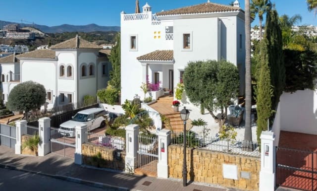 4 quarto Moradia para venda em New Golden Mile, Estepona com piscina garagem - 1 299 000 € (Ref: 9616368)