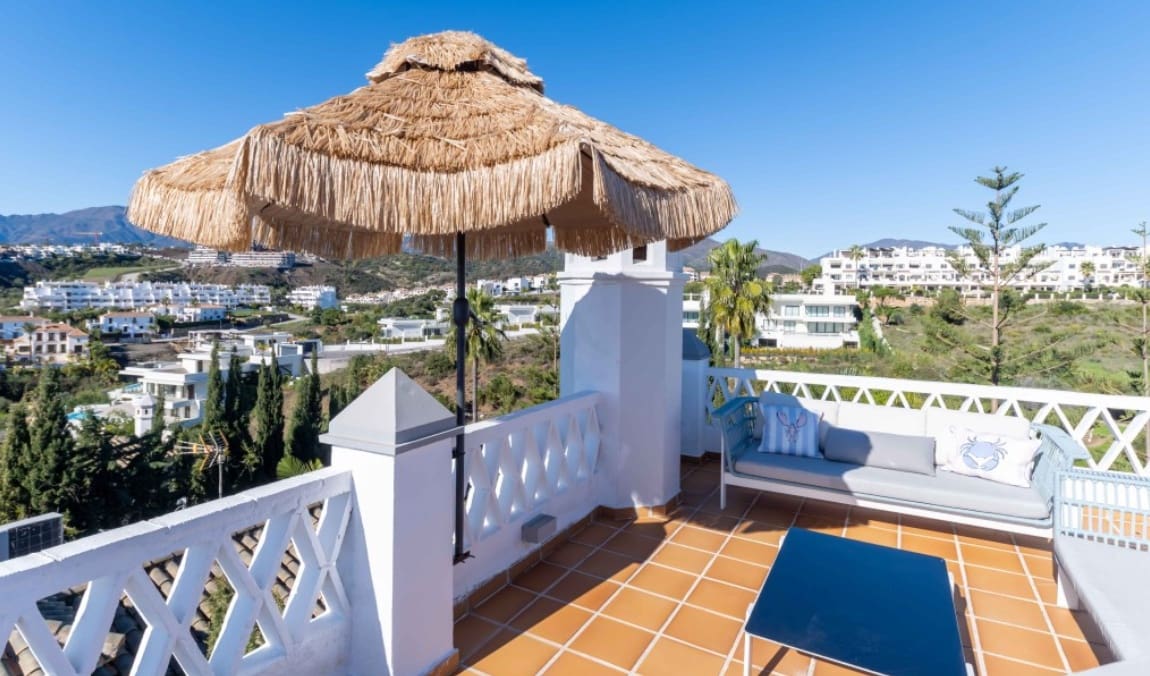 4 bedroom Villa for sale in New Golden Mile with pool garage - € 1,299,000 (Ref: 9616368)