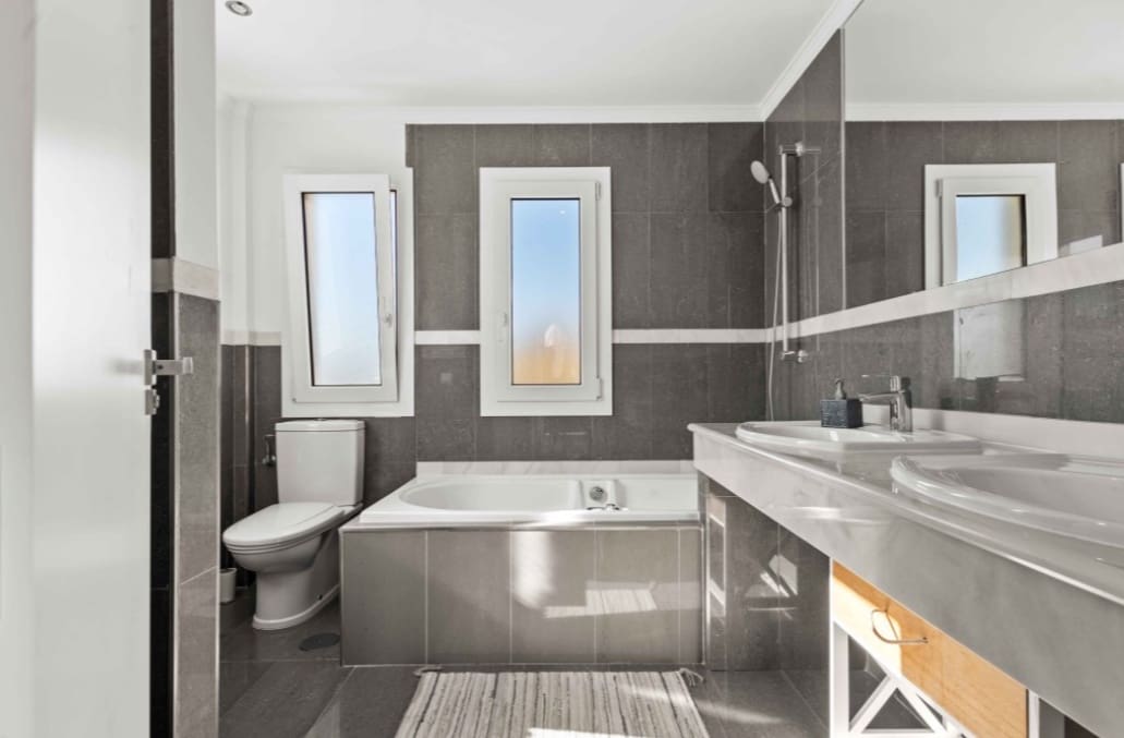 4 camera da letto Villa in vendita in New Golden Mile con piscina garage - 1.199.000 € (Rif: 9616368)